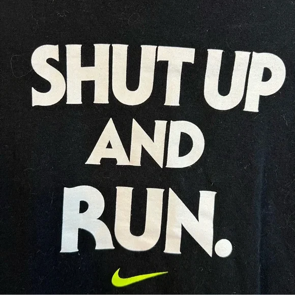 NWOT Nike Running Breathable ‘Shut Up and Run’ Graphic Top, Size Medium - Picture 7 of 7